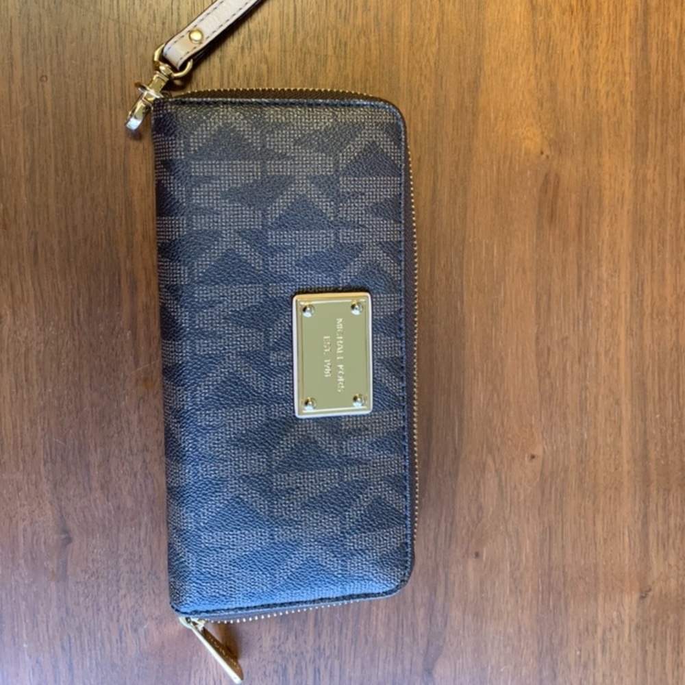 Michael Kors Wallet 💸